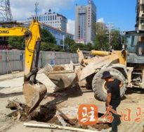 狠狠操大骚逼av高温下的坚守｜道路建设者用汗水铺就畅通路